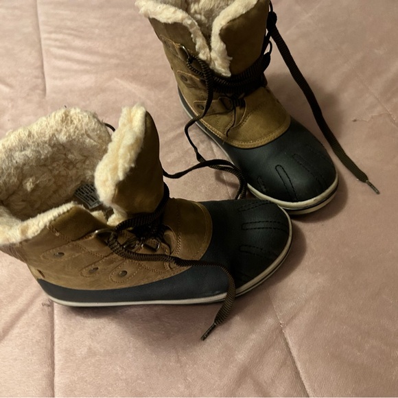 Boots - Picture 4 of 4